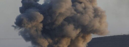 Kobane: Air strikes ‘stall IS advance’ on Syrian border town