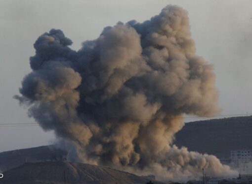 Kobane: Air strikes ‘stall IS advance’ on Syrian border town