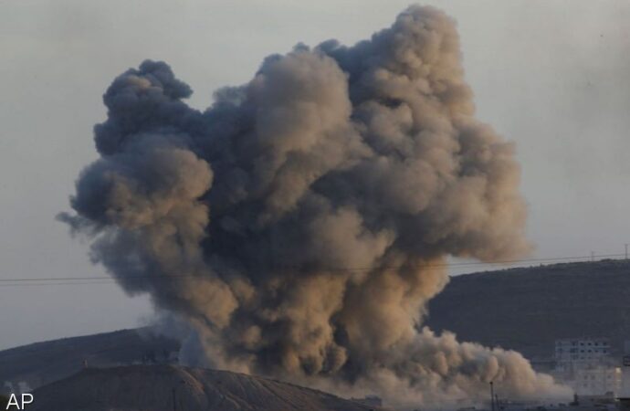 Kobane: Air strikes ‘stall IS advance’ on Syrian border town