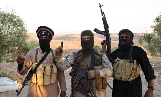 ISIS lanseaza focuri de artilerie peste granita cu Turcia