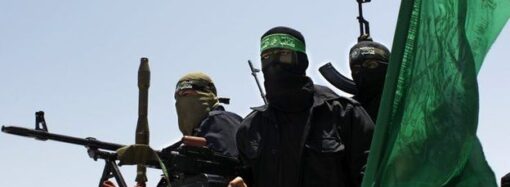Hamas fires rockets amid Israeli air strikes on Gaza