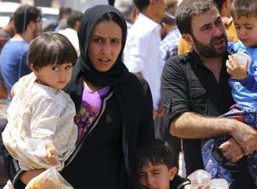 Iraq militants seize Mosul, causing thousands to flee