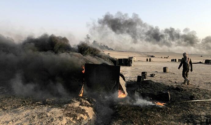 Islamic State crisis: US hits IS oil targets in Syria