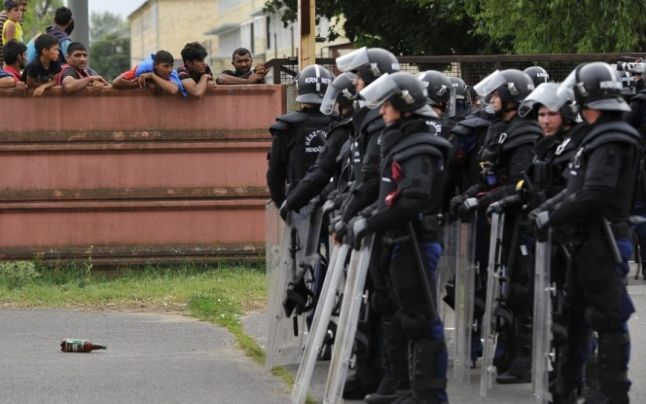 Budapesta a deschis prima zonă de tranzit pentru imigranţi ilegali într-un pasaj subteran