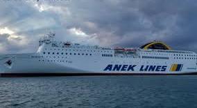 O nava avand la bord imigranţi a plecat din insula greacă Kos către Thessaloniki