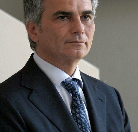 Cancelarul Austriei anunţă închiderea treptată a frontierei cu Ungaria pentru imigranţi