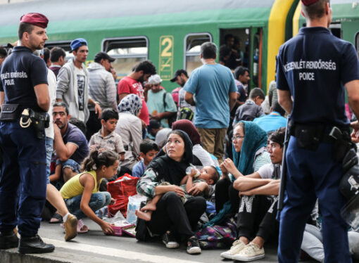 Trenurile pline cu imigranţi care au plecat din Ungaria au ajuns în Austria şi Germania