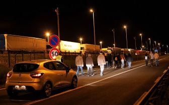 Eurotunelul blocat de migranti pentru cateva ore