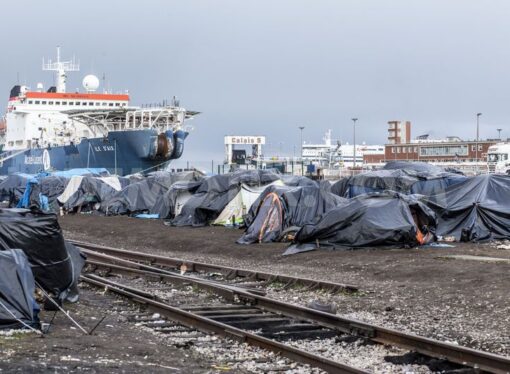 Franţa: Numărul imigranţilor din tabăra de la Calais a ajuns la 6.000