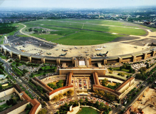 Fostul aeroport Tempelhof din Berlin folosit pentru cazarea refugiaţilor