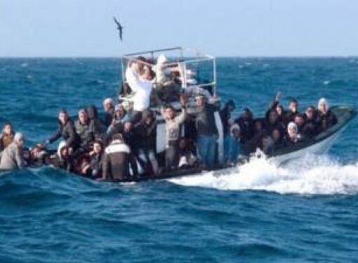 Cel puţin 11 decedaţi după scufundarea unei ambarcaţiuni cu imigranţi, în largul coastei greceşti