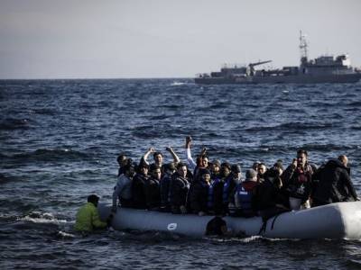 Polițiștii de frontieră români au salvat 38 de migranți în pericol să se scunfunde în Marea Egee