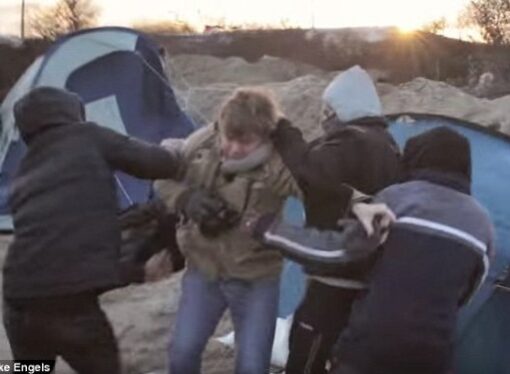 Echipa de jurnalisti, atacata de trei refugiati din “jungla” Calais