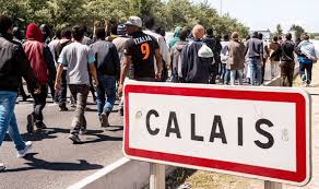 Migrantii din Calais au urcat cu forta pe un feribot spre Marea Britanie: Nu vrem sa traim in jungla, e pentru animale