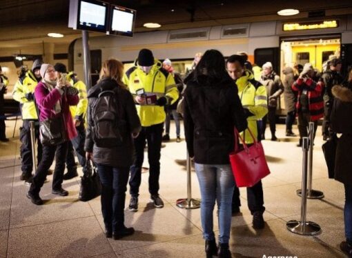 Cum isi recupereaza Danemarca banii cheltuiti pentru imigranti. Politistii au primit dreptul de a le confisca bunurile