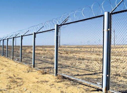Avertismentul ministrului ungar de Externe: Ungaria poate construi imediat gard la frontiera cu România, în cazul în care imigranţii schimbă ruta