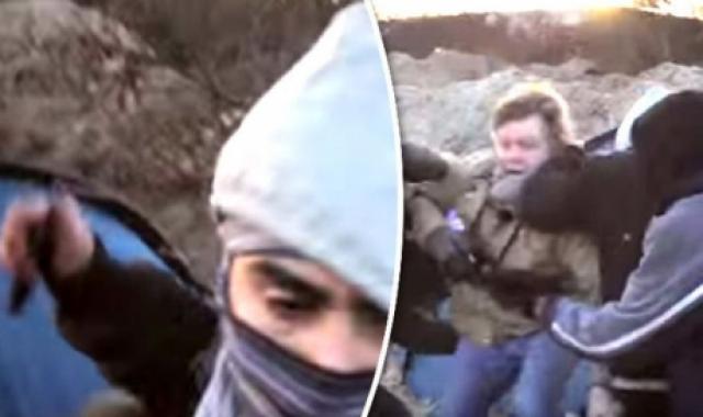 O jurnalistă şi colegul său, atacaţi cu cuţitele de către imigranţi