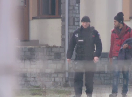 Cei 60 de imigranti prinsi la frontiera Romaniei, cercetati pentru trecerea ilegala a granitei. Toti vor fi predati Serbiei