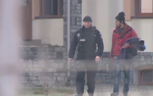 Cei 60 de imigranti prinsi la frontiera Romaniei, cercetati pentru trecerea ilegala a granitei. Toti vor fi predati Serbiei