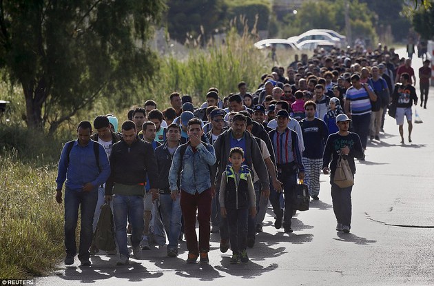 Avertismentul care pune în alertă Europa: Încă un milion de imigranţi vor veni în 2016