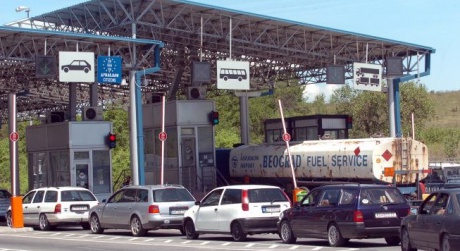 Macedonia îşi redeschide frontiera cu Grecia pentru imigranţi