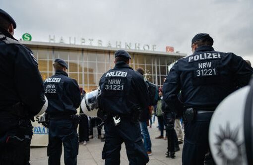 RECOMPENSĂ pe capetele IMIGRANŢILOR. Procurorii germani oferă răsplată pentru INFORMAŢII despre agresorii din Koln