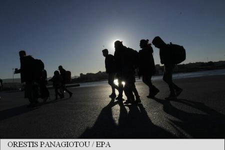 Autorităţile elene au arestat cinci presupuşi traficanţi de imigranţi în insula Lesbos