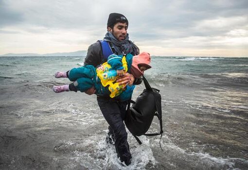 Paza de coastă turcă a salvat 57 de refugiaţi care încercau să ajungă în Grecia, după ce au naufragiat în Marea Egee