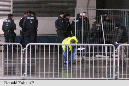 Austria suplimentează efectivele militare la graniţa cu Slovenia pentru a controla fluxul migrator