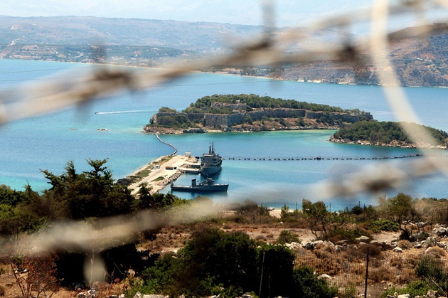 Confruntări în Grecia între poliţie şi protestatari care se opun centrelor pentru imigranţi