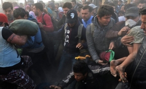 Lovitură dură pentru imigranţi: Danemarca a dat legea confiscarii bunurilor imigrantilor