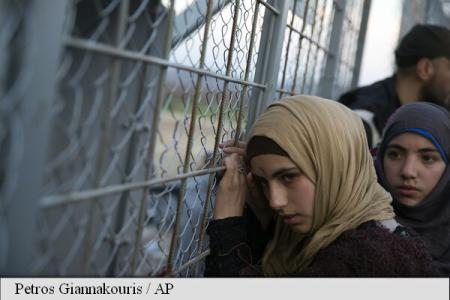 Grecia: Un grup de refugiaţi au blocat linia de cale ferată la graniţa cu Macedonia
