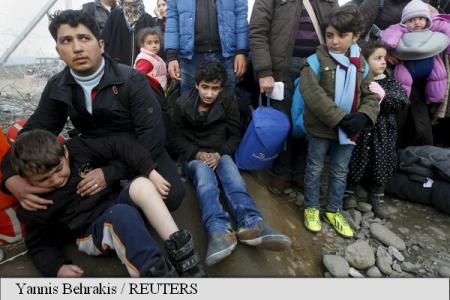 Ministru elen: 70.000 de imigranţi ar putea fi blocaţi în Grecia în martie
