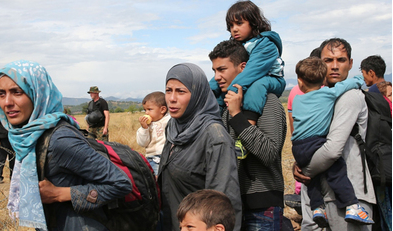 Poliţia greacă evacuează imigranţii de la frontiera cu Macedonia