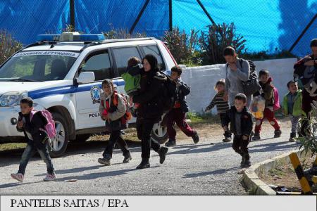 Macedonia îşi apără ‘decizia unilaterală’ asupra blocării migranţilor la graniţă