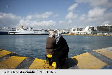 Grecia: Atena a transferat cu feriboturi încă o mie de migranţi pe continent; reactivarea ”acordului de readmisie” cu Ankara