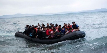 Paza de coastă din Italia a salvat viața mai multor imigranți aflați într-o barcă gonflabilă