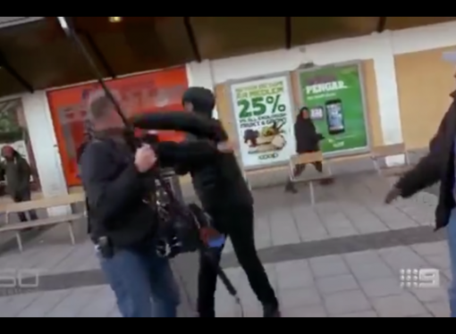 O echipă de filmare, atacată de imigranţi în Suedia