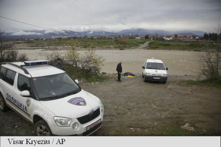 Trei migranţi afgani, printre care o femeie însărcinată, au murit înecaţi încercând să ajungă în Macedonia