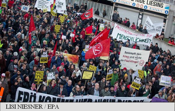 Mii de persoane au manifestat în mai multe oraşe europene în favoarea imigranţilor după acordul UE-Turcia