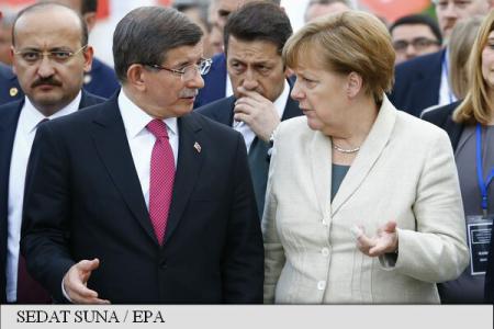 Acord migranti/UE: Liberalizarea regimului de vize, o problemă “vitală” pentru Turcia (Davutoglu)