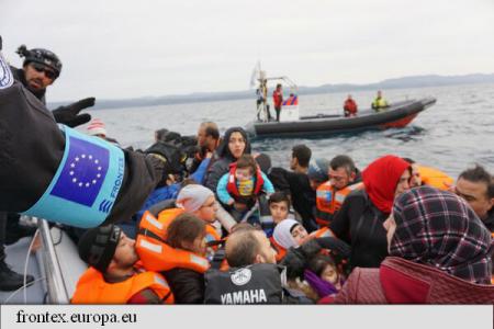 IGPF: 97 de migranţi aflaţi în pericol de înec în apele Mării Egee, salvaţi de poliţişti de frontieră români