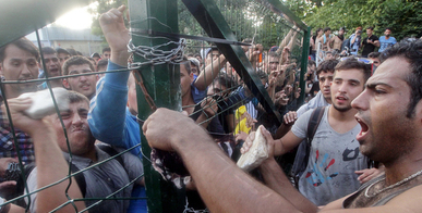 Noi confruntări între imigranţi şi poliţie, la frontiera dintre Grecia şi Macedonia