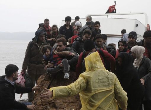 Revoltă pe insula Lesbos. Mai mulţi imigranţi au devenit violenţi