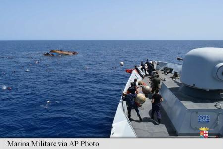 Migranţi/Europa: 45 de morţi recuperaţi în urma naufragiului unei ambarcaţiuni cu migranţi