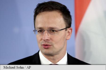 Şeful diplomaţiei ungare cere să se pună capăt “situaţiei nebune” legate de problema imigranţilor