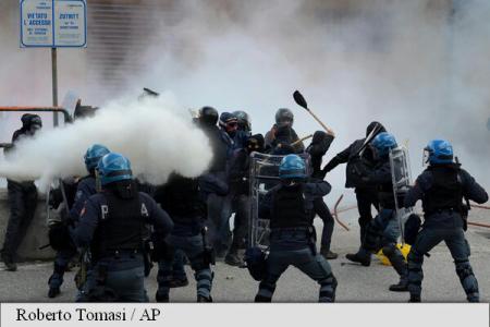 Migranţi: Confruntări între manifestanţi şi poliţie în apropiere de frontiera austriacă