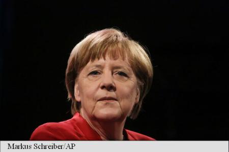 Nemţii nu mai vor refugiaţi: Merkel, atacată de proprii colaboratori