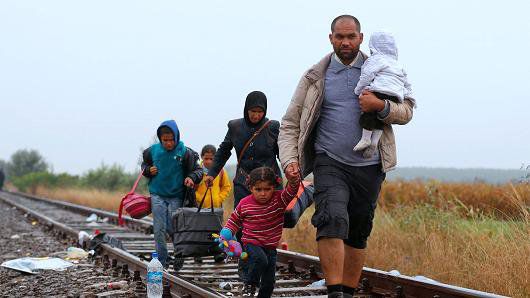 Europa invadată: Numărul imigranţilor ar putea fi de ordinul milioanelor