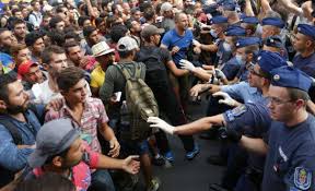 Zeci de presupuşi terorişti s-au infiltrat printre imigranţi şi au ajuns în Germania